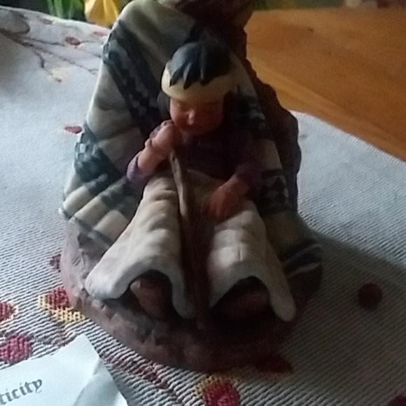 SIGNED "SIESTA" figurine by Gregory Perillo - Picture 2 of 3